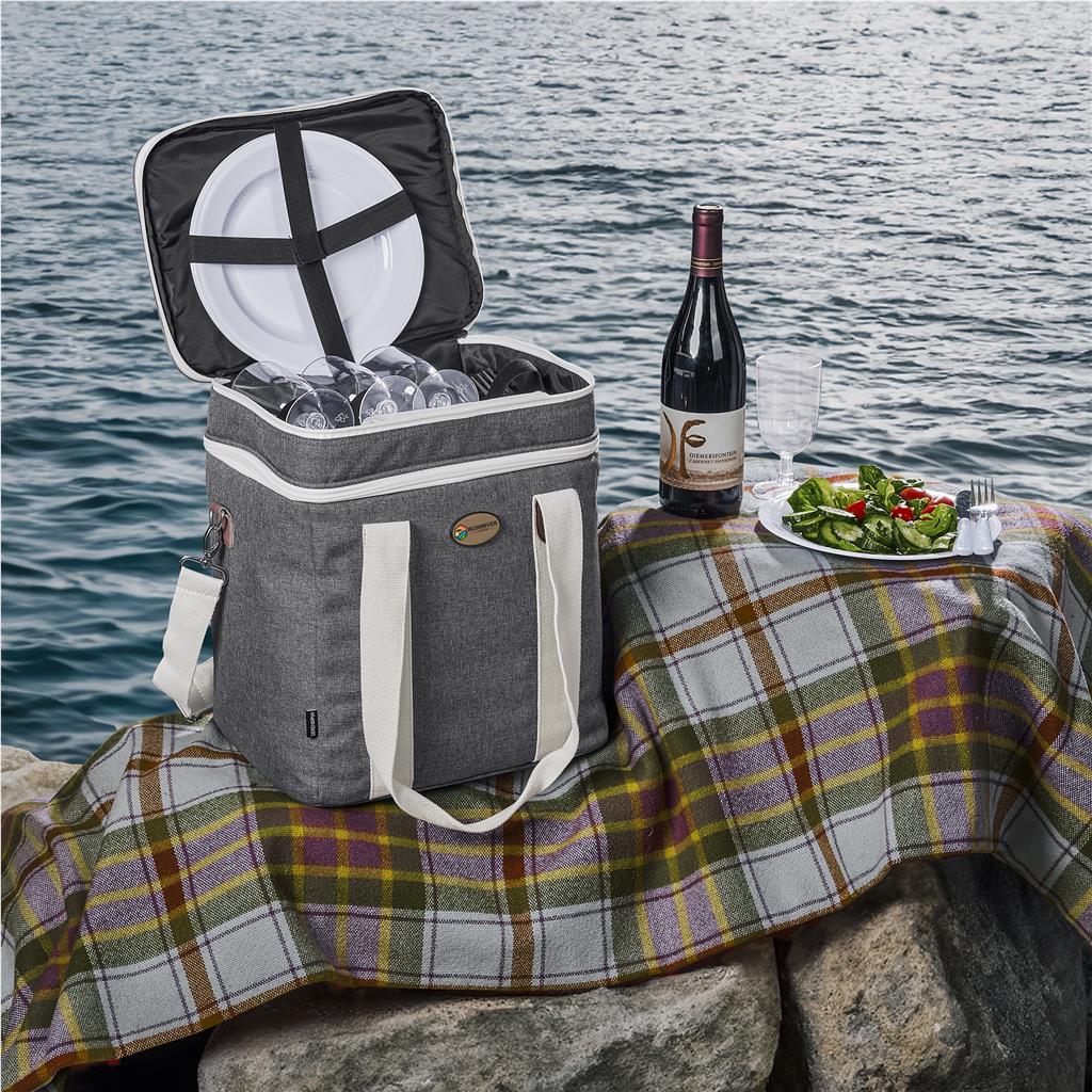 Serendipio Brookfield 4-Person Picnic Cooler (Component)